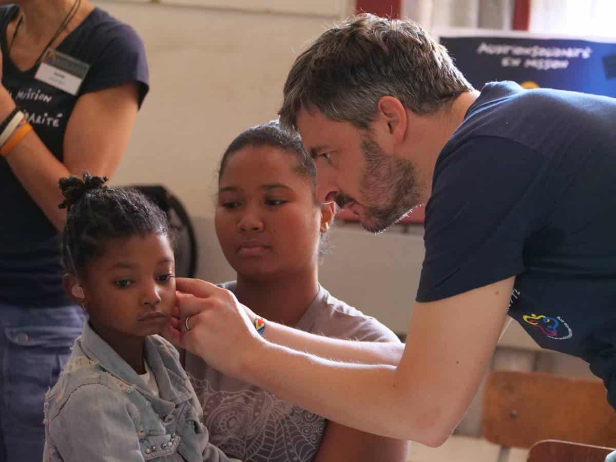 , Cet audioprothésiste du Puy-en-Velay a donné l’ouïe à 189 enfants sourds à Madagascar