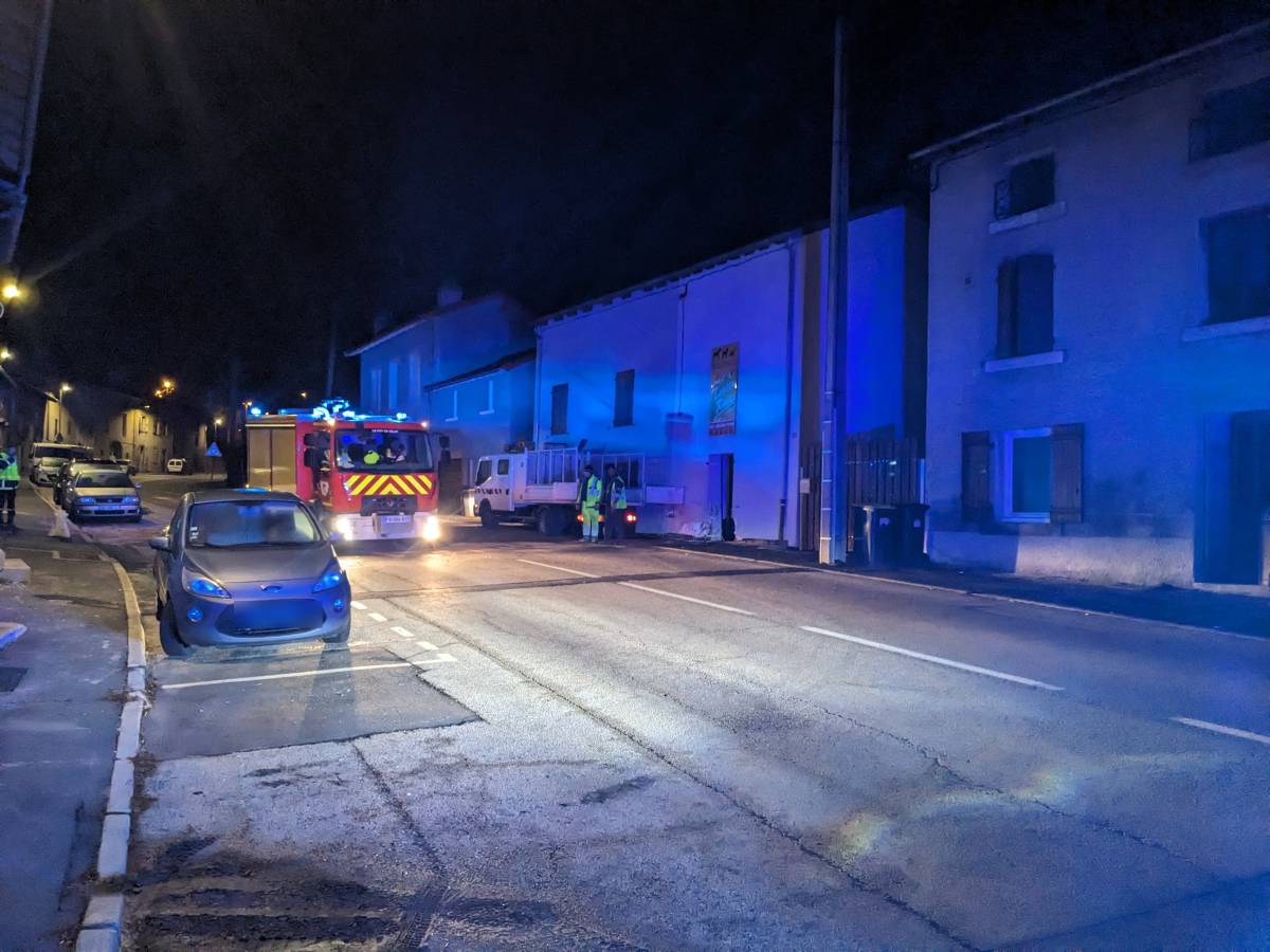 , La voiture percute une maison au Puy-en-Velay : un jeune homme grièvement blessé
