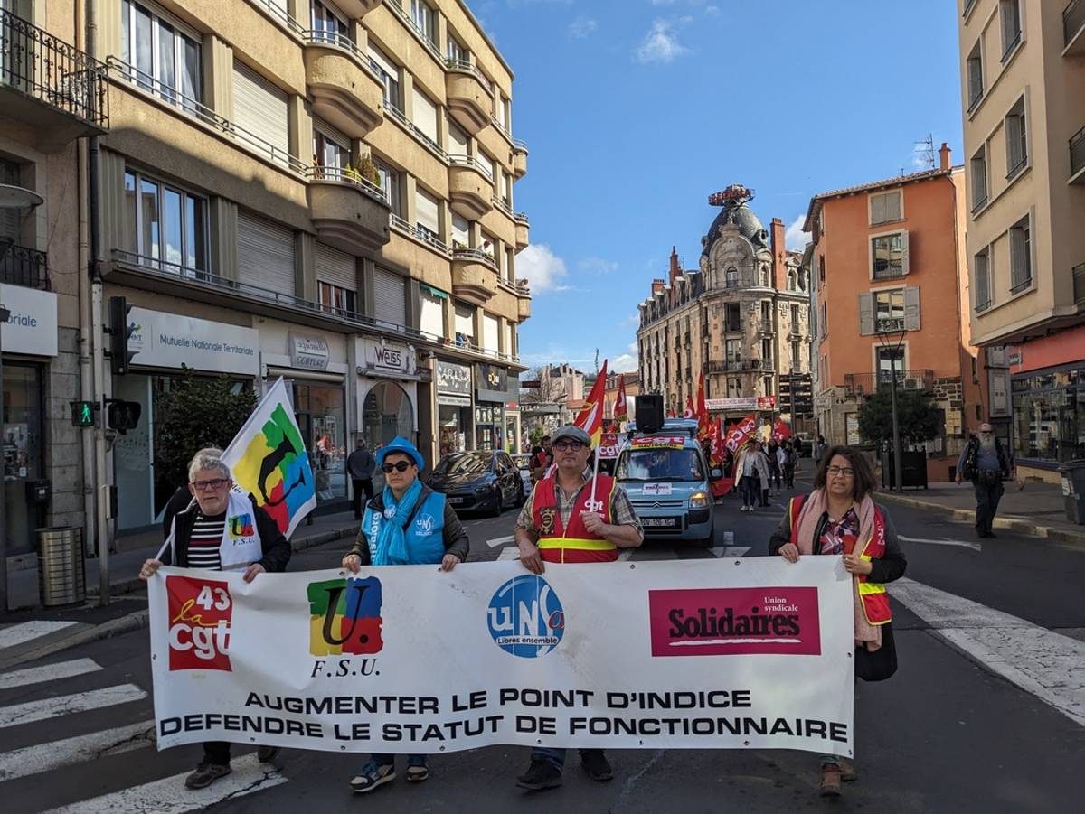 , Plus de 300 personnes dans les rues du Puy-en-Velay pour l&rsquo;augmentation des salaires