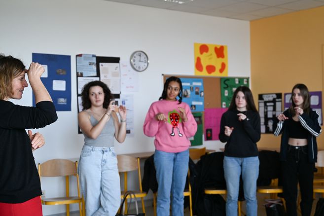 , Le lycée Madame-de-Staël de Montluçon est l&rsquo;un des rares établissements en France à enseigner la langue des signes