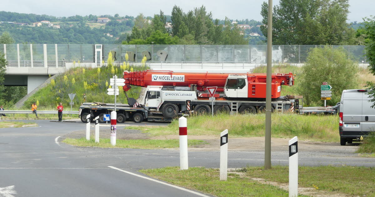 , Haute-Loire Un important convoi exceptionnel coincé près du Puy-en-Velay ce lundi matin
